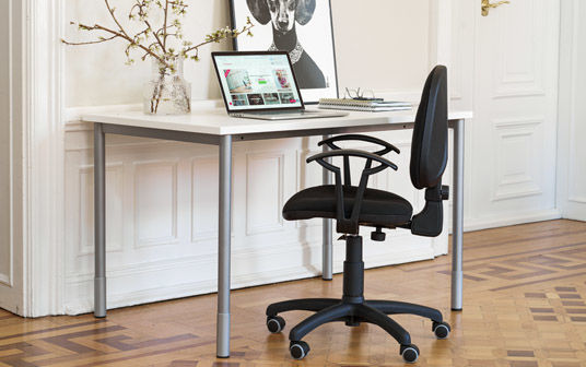 Skriveborde med fast højde